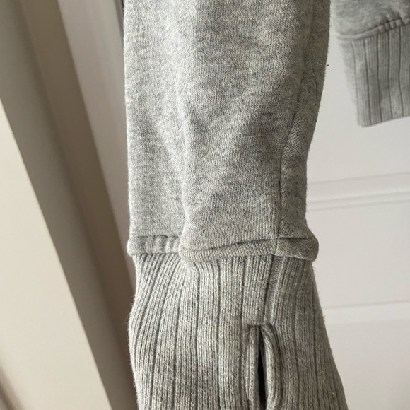 Extra warm U of T sweater/jacket/hoodie - Picture 5 of 7